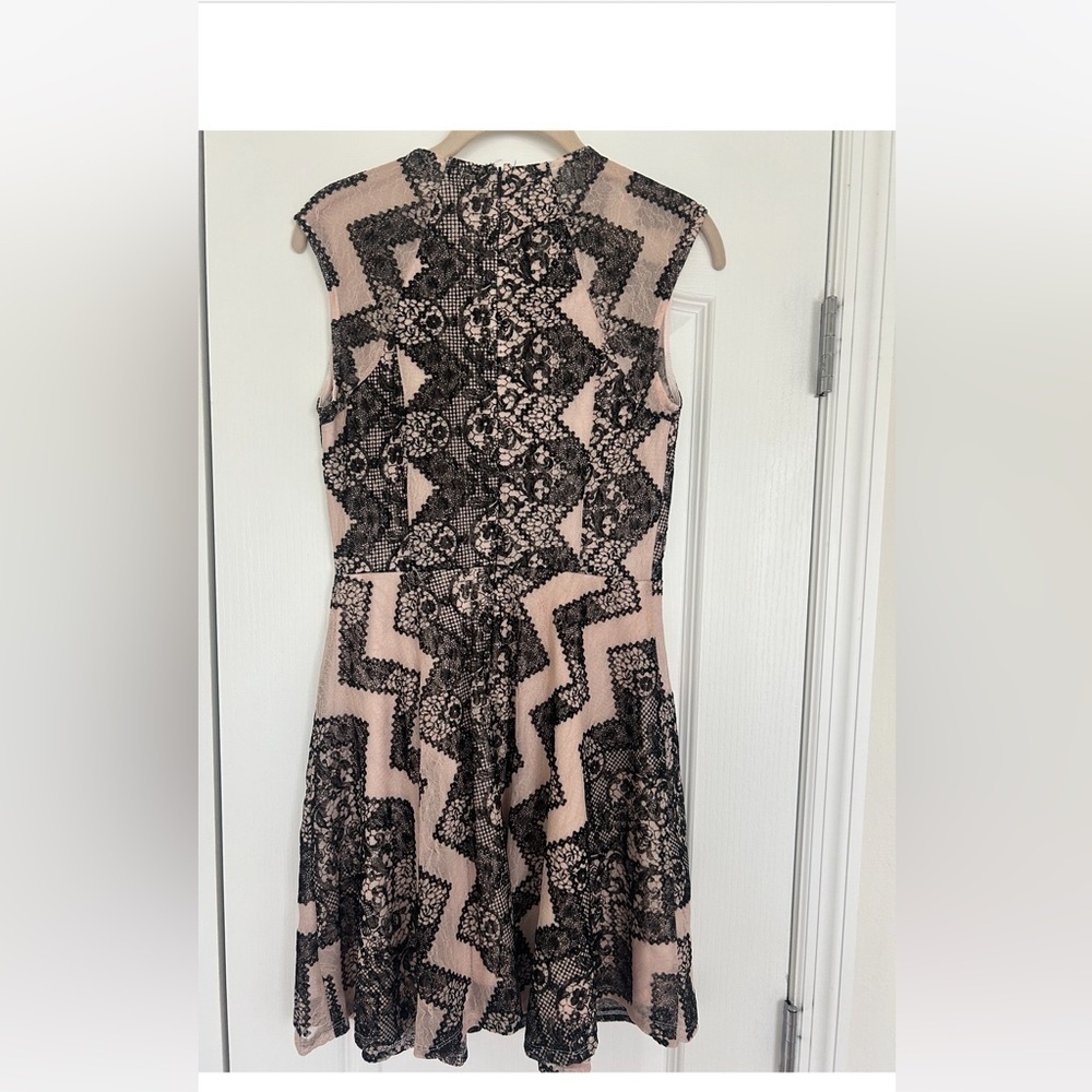 LOVE FIRE Lace BLACK/BLUSH Dress M - Picture 3 of 7